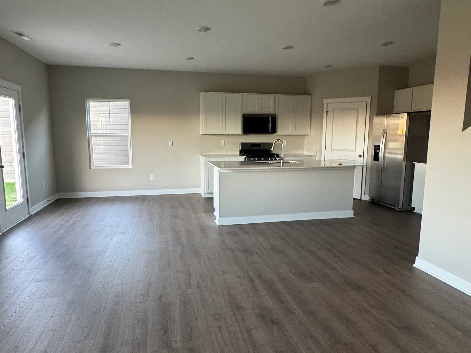 5 bed, 2600 sqft, $2,700 — Photo 3