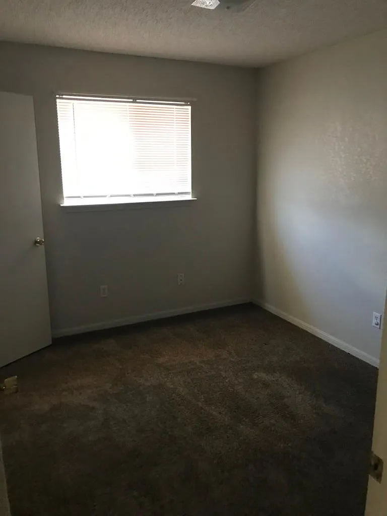 2 bed, 1.5 bath, 870 sqft, $1,149 — Photo 4