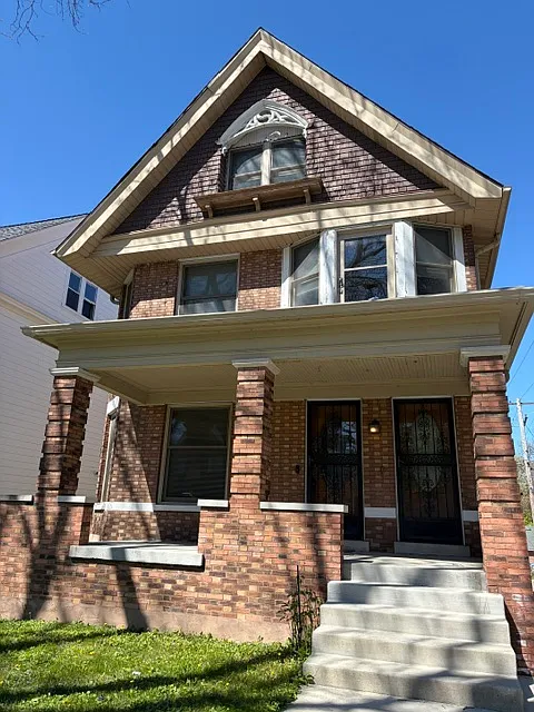 2755 N Downer Ave