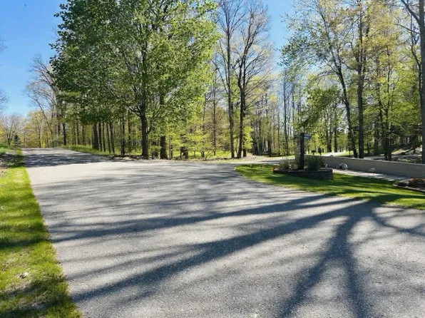 9304 Briarstone Dr #28, Stanwood, MI 49346