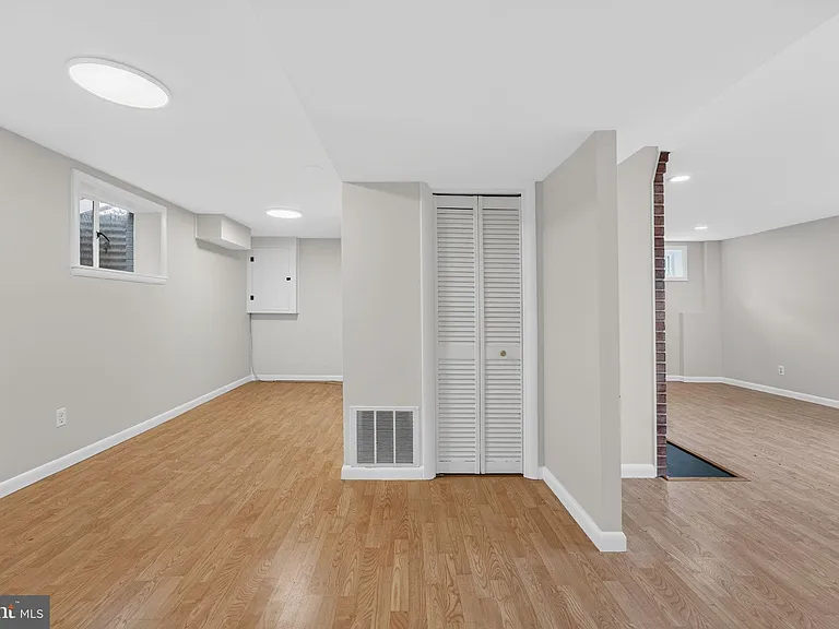 7507 Murillo St — Photo 9