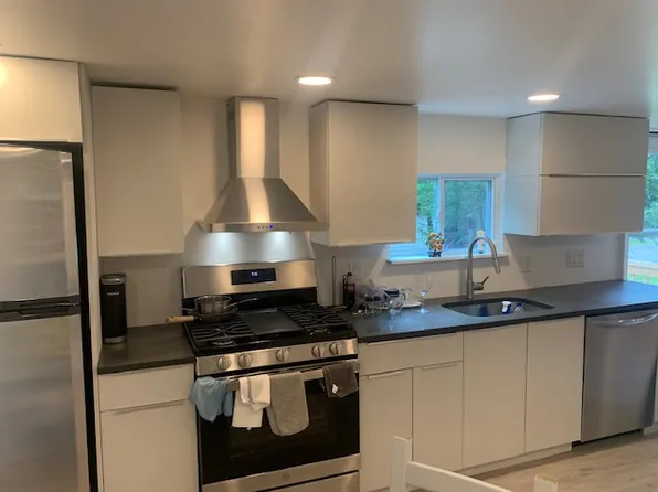 157 Southerton Ln, Greentown, PA 18426