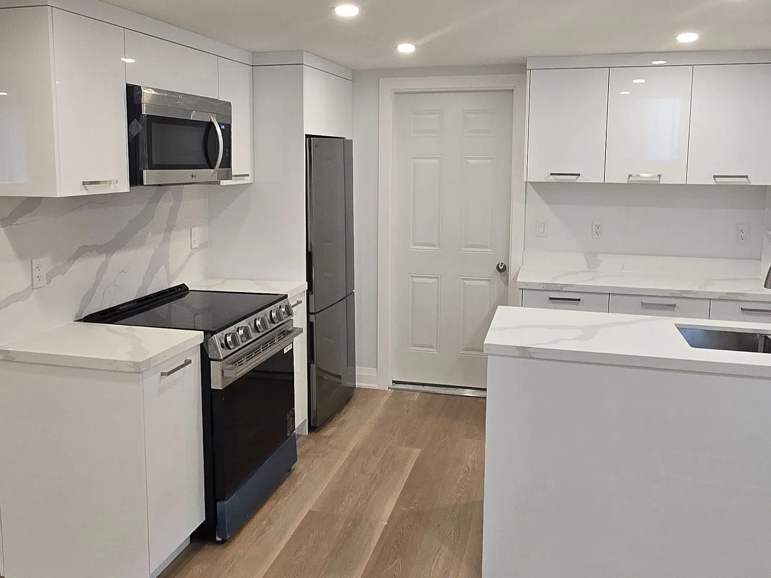2 bed, $1,990 — Photo 4