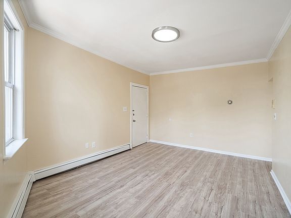 5th image of 230-236 Trumbull St #B