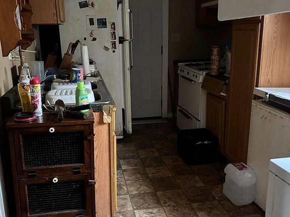 3rd image of 486 Collier Ave