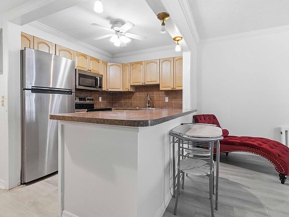 4th image of 259 S Cypress Road #506