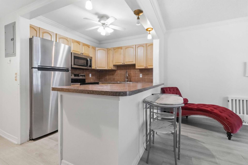259 S Cypress Road #506, photo 4