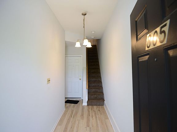 3rd image of 805 N Van Buren St #2