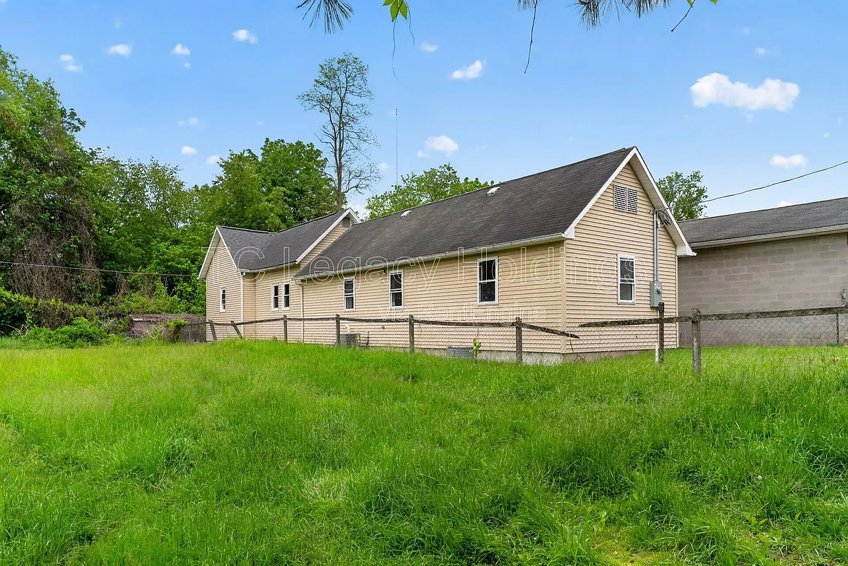 Building Photo - 2311 Henderson Ave