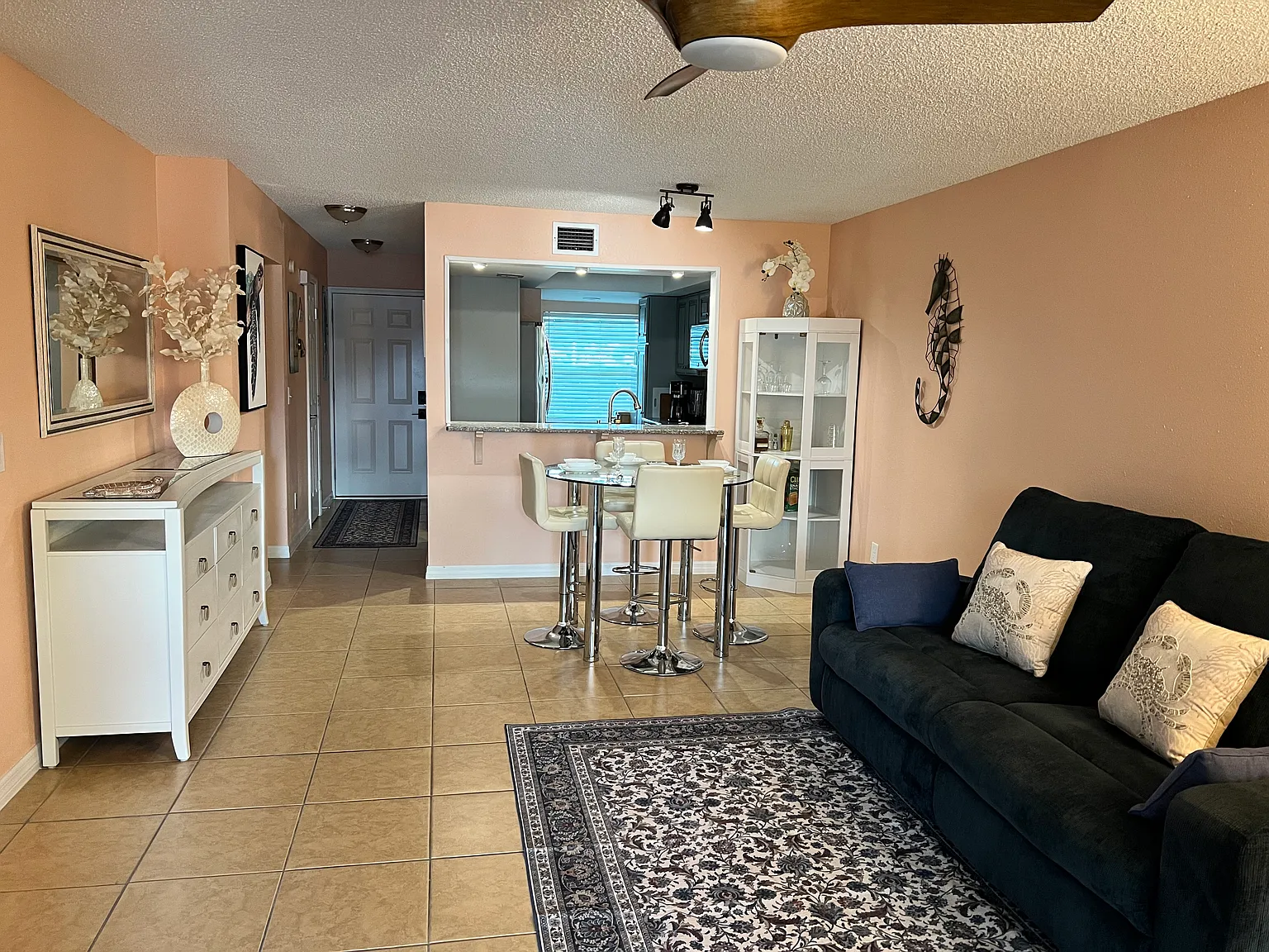 2 bed, 956 sqft, $2,400 — Photo 3