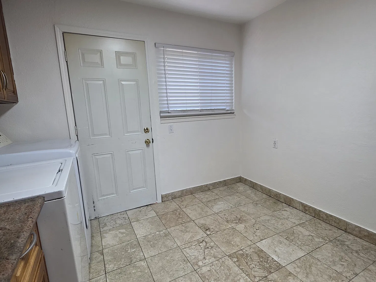 2 bed, 600 sqft, $2,300 — Photo 4