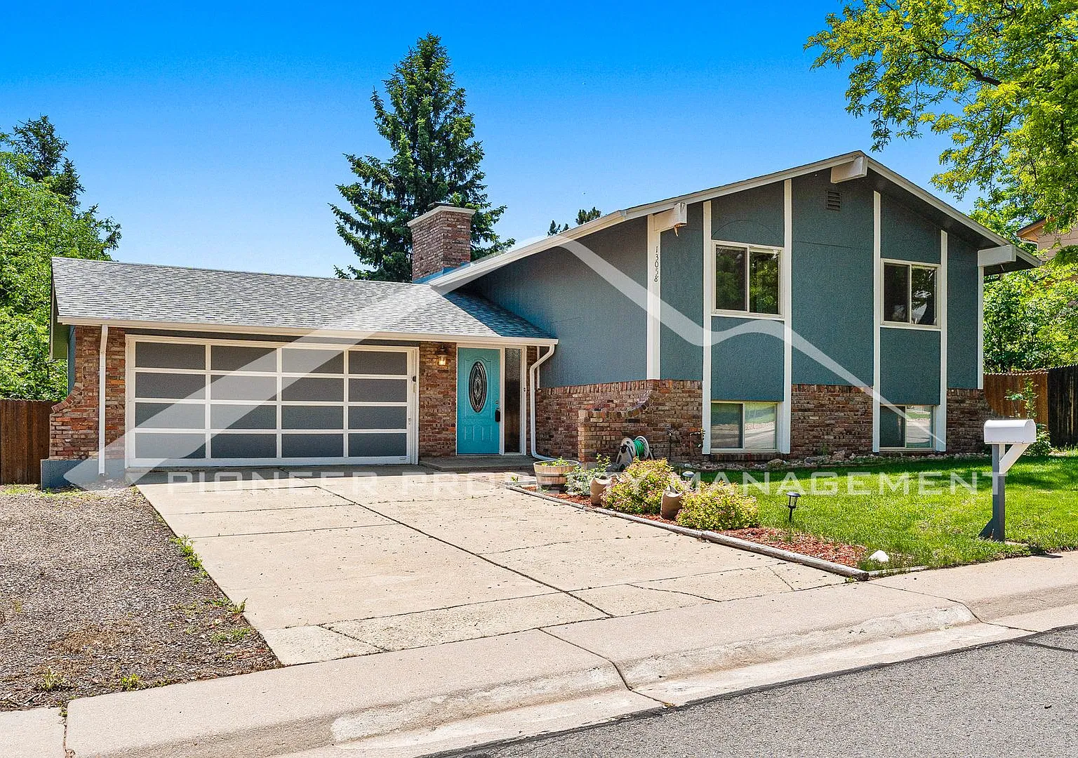 Spacious Home with 2 Car Garage and Central Air! — Photo 1