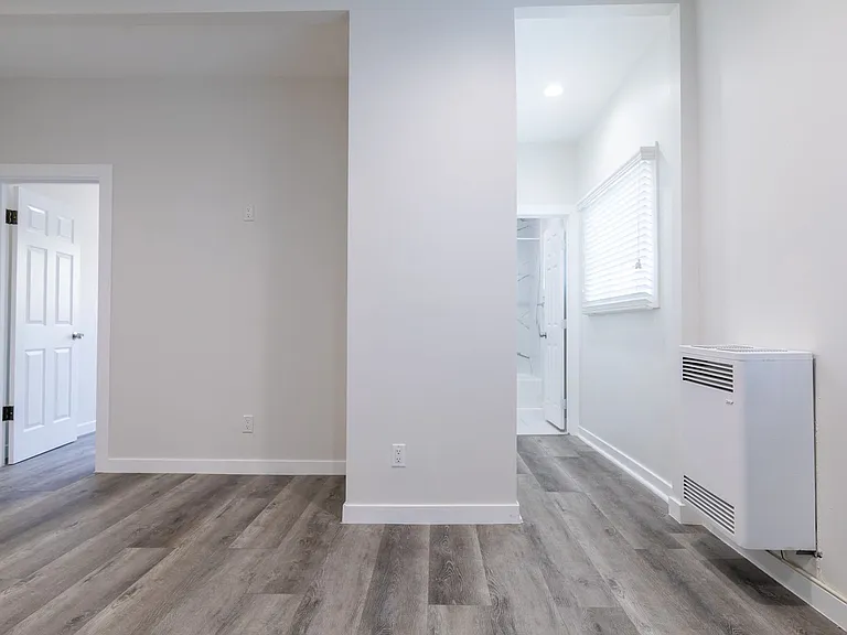 2025 E 4th St — Photo 15