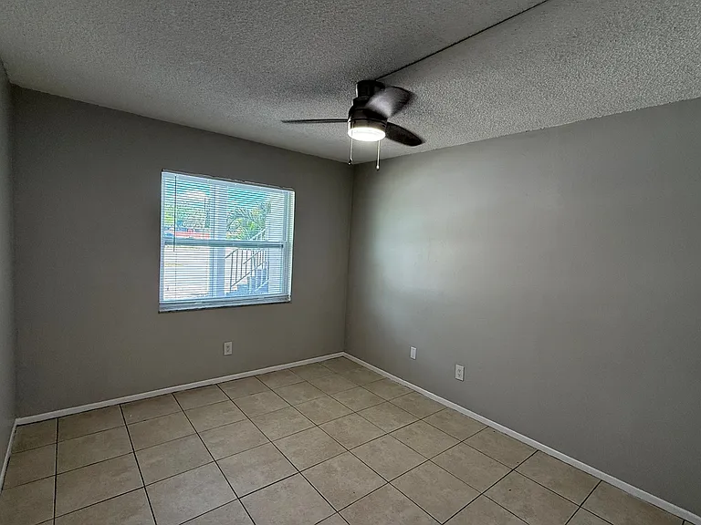 3322 Camelot Dr #C3 — Photo 3