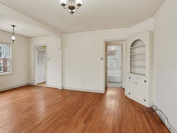 4th image of 1604 45th St