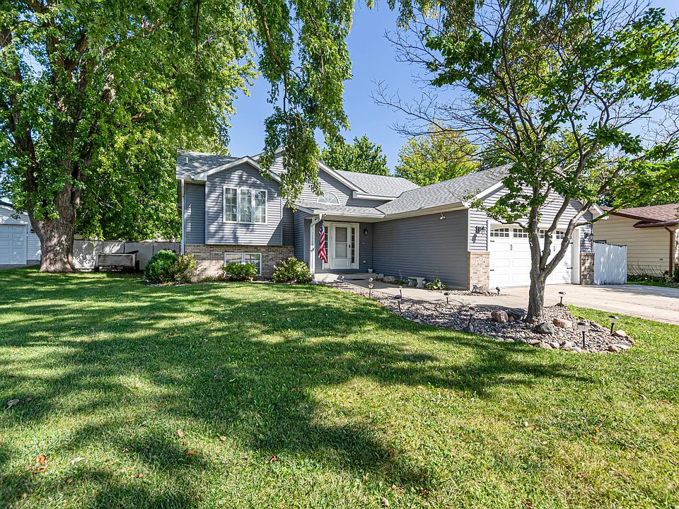 1st image of 650 18th St SE