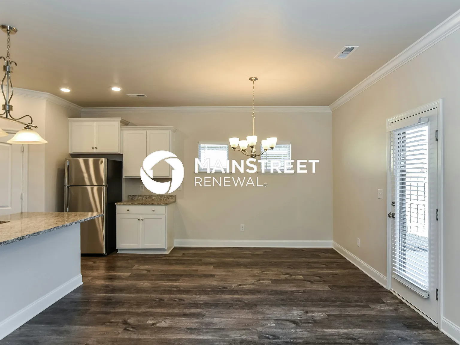 303 Addison Ct — Photo 4