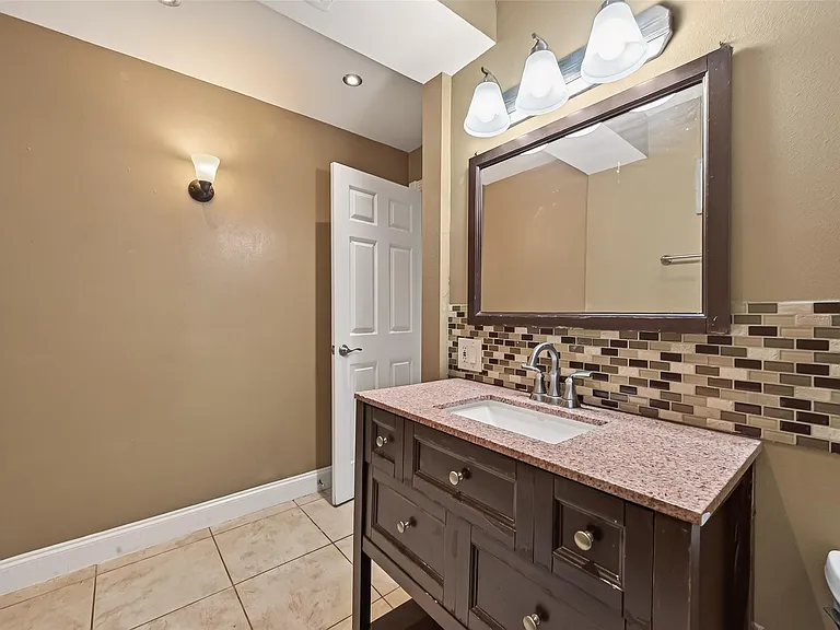 2201 Fountain View Dr #3 — Photo 19