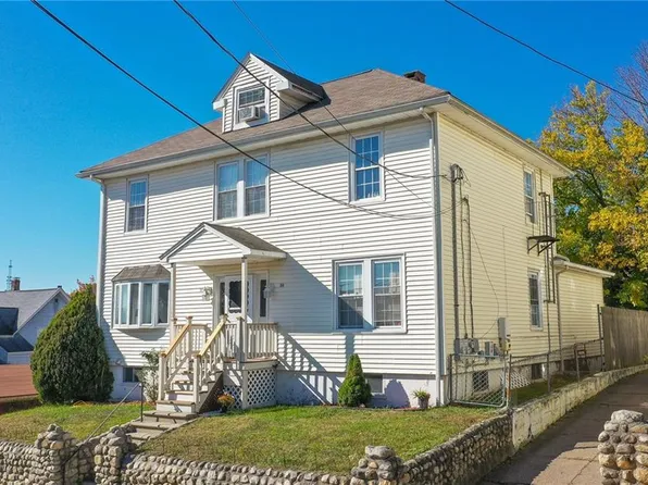 34-36 Mailloux St, Woonsocket, RI 02895