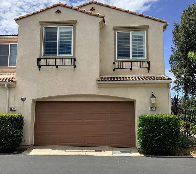 44055 Calle Luz