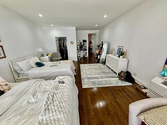 3rd image of 53 Stone St #3E