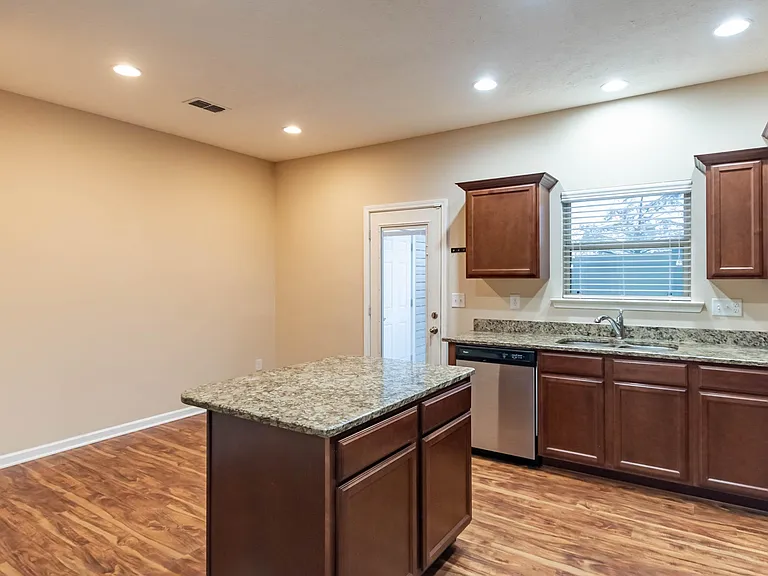 1512 Sprucedale Dr — Photo 5