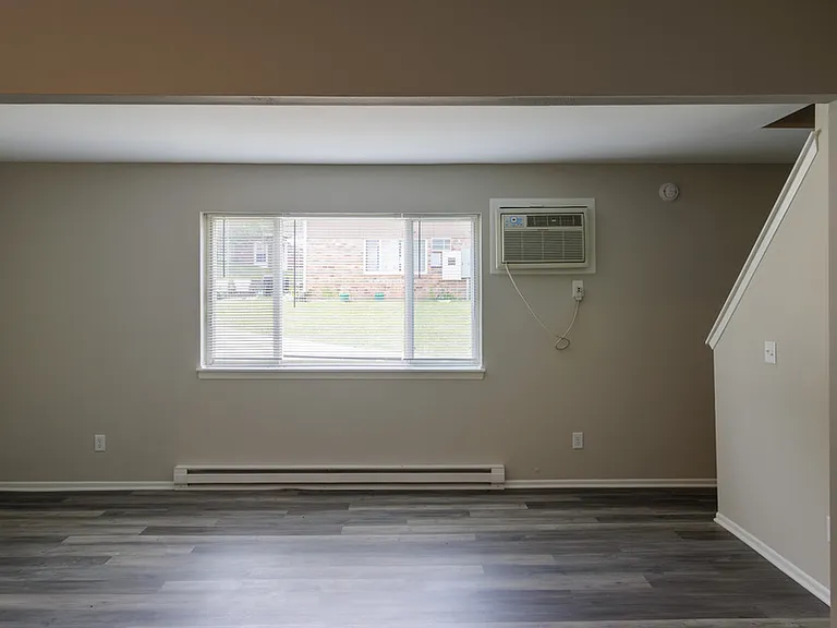 2103 Green Tree Rd #4 — Photo 6