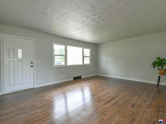 3rd image of 7319 Manderson St