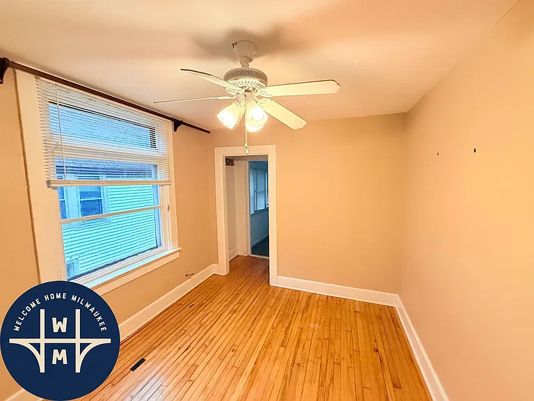 1720 N Astor St — Photo 5