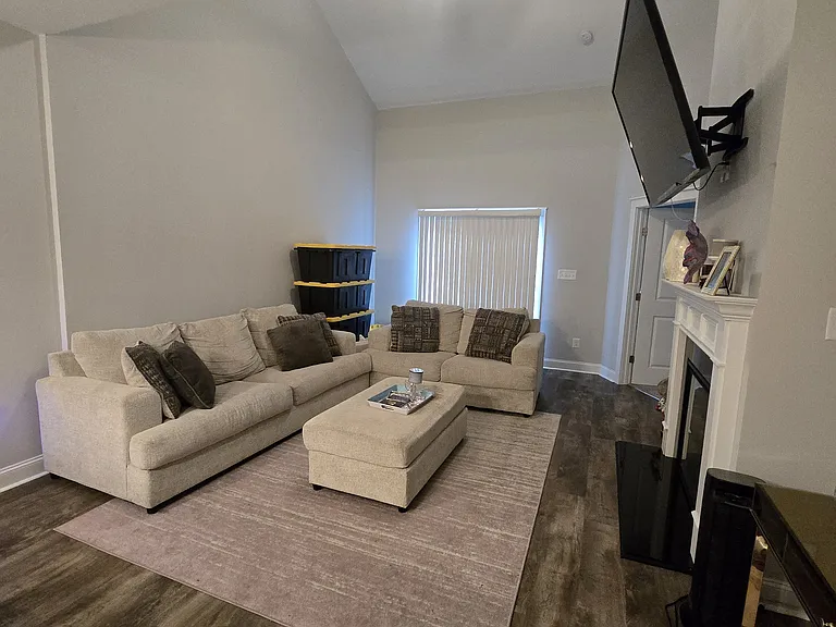 1815 Fox Den Way #4 — Photo 14