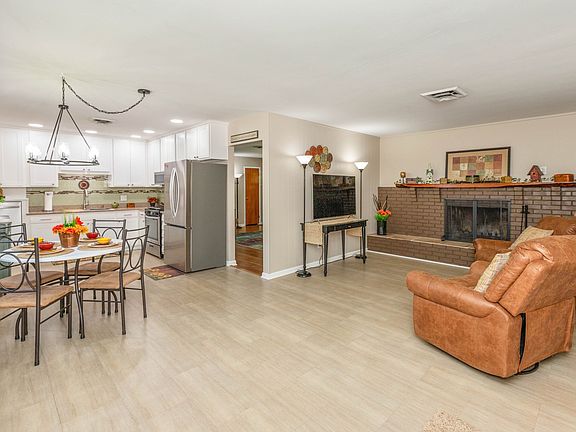 5th image of 62 Orchard Ln