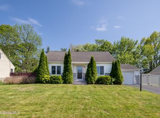 3 Hayner Heights Dr, Clifton Park, NY 12065