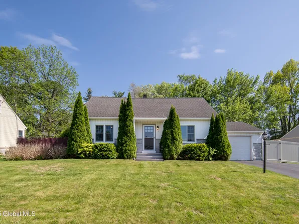 3 Hayner Heights, Halfmoon, NY 12065