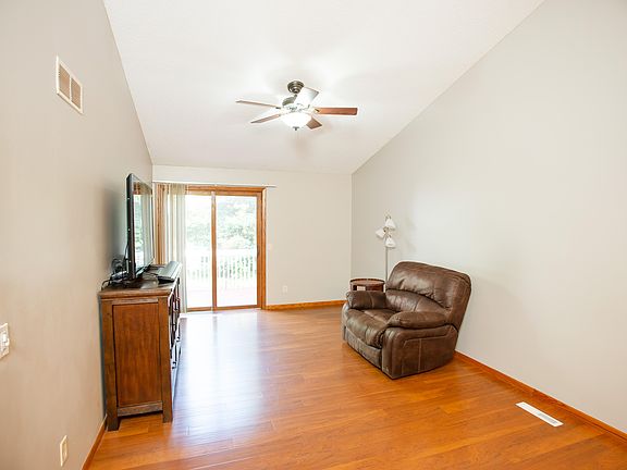3rd image of 2745 River Hills Dr S