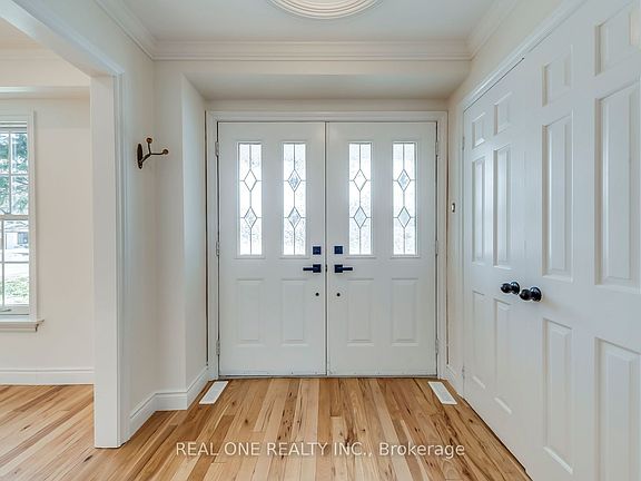 4th image of 1585 Crombie Rd