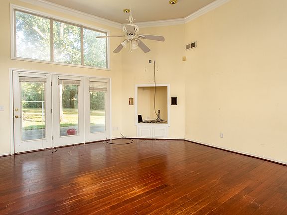 4th image of 190 Livingston Ct