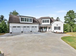 215 Walden Pond Trl, Senoia, GA 30276