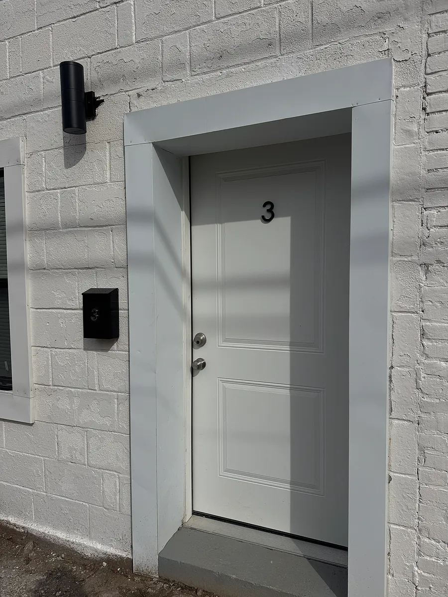 Building Photo - 839 S Jackson St #3