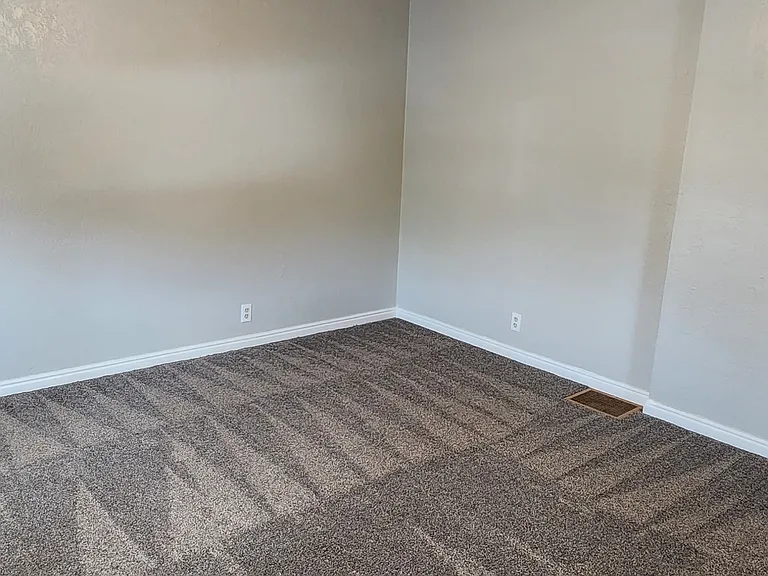 585 S 1200 W — Photo 17