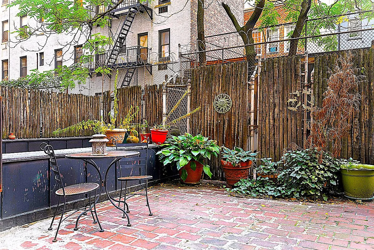 155 E 34th St APT 2A photo 1