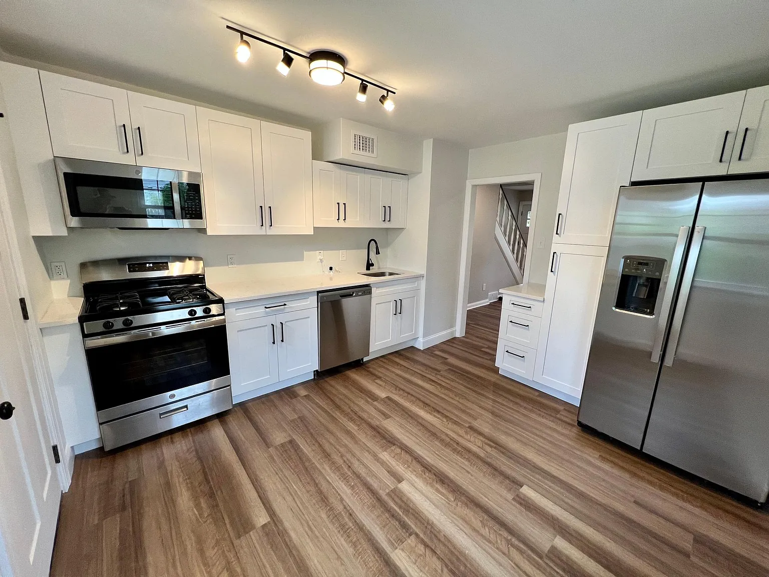 4 bed, 1337 sqft, $3,000 — Photo 3
