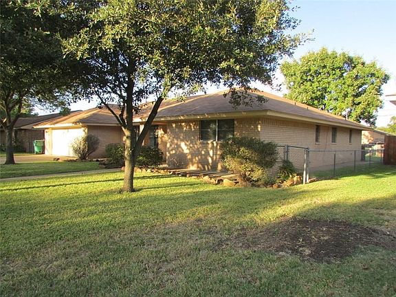 3rd image of 1365 Inglewood Dr