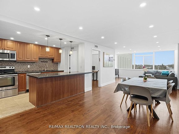 2nd image of 3000 Bathurst St Unit 601