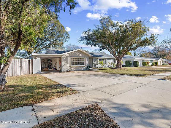 2nd image of 998 Kings Post Rd