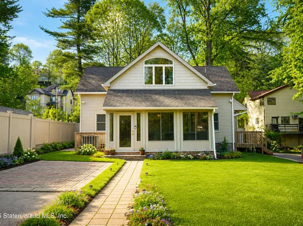 393 Saint Andrews Rd, Staten Island, NY 10306