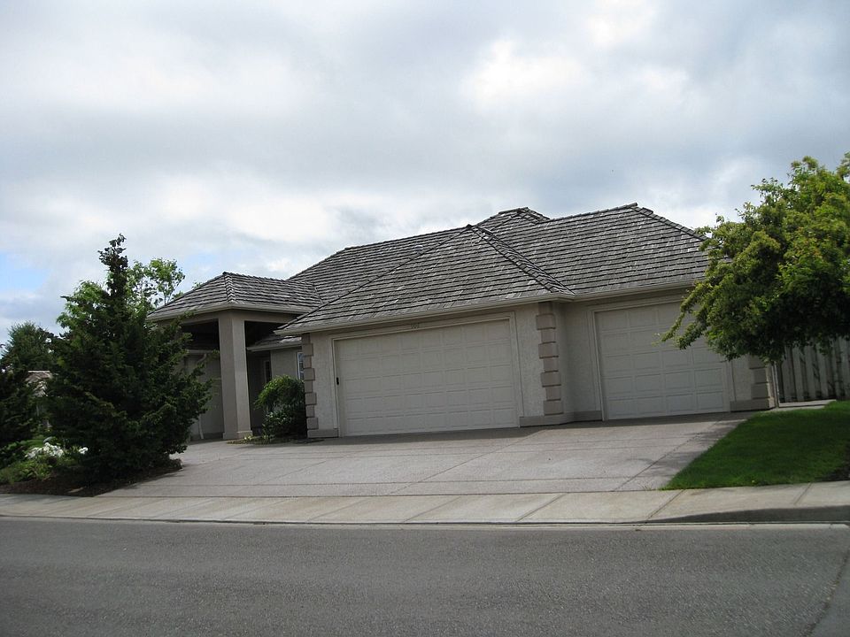 2nd image of 906 Henning Way N