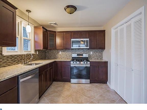 3rd image of 208 Cherokee Dr