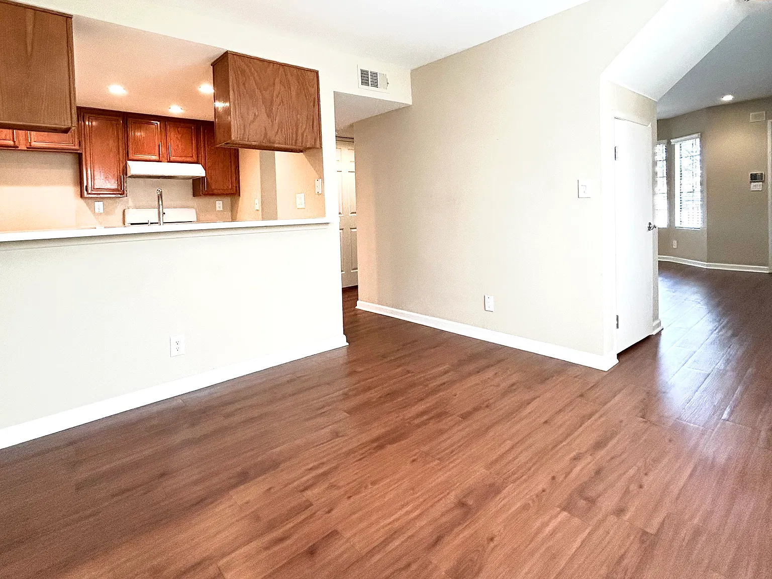2 bed, 2.5 bath, 1000 sqft, $3,150 — Photo 3