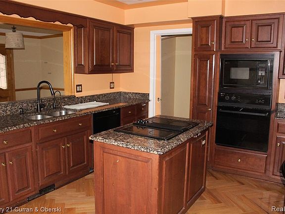 5th image of 1210 Hillcrest Dr
