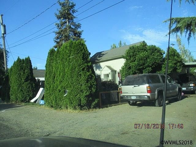 2nd image of 156 N 4th St